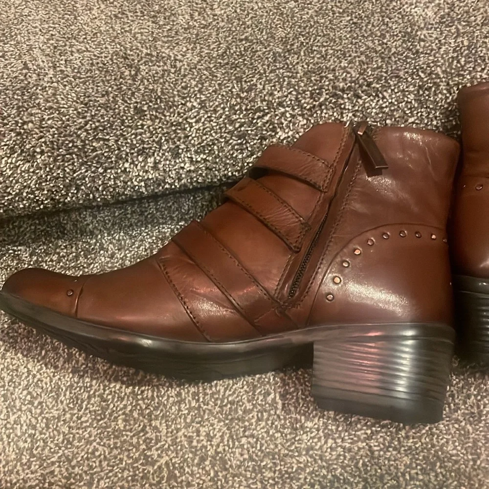 Bussola Leather Ankle Boots - Picture 5 of 10